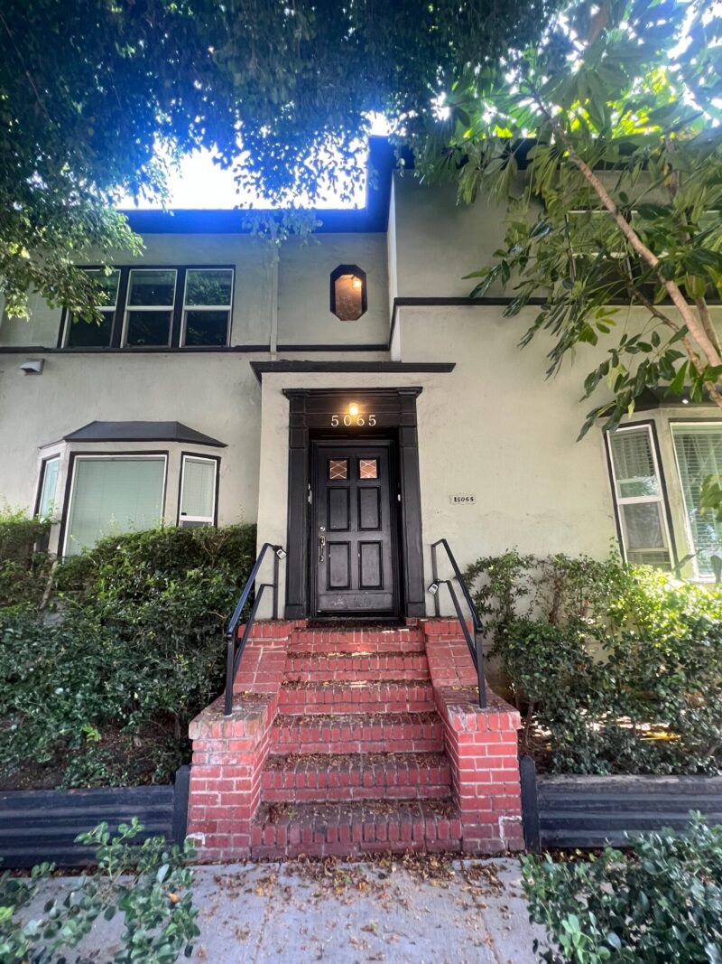 5065 Pickford St. #4 Los Angeles, CA. 90019. 1 Bed, 1 Bath top floor, corner unit with in-unit washer and dryer and parking. $2,595